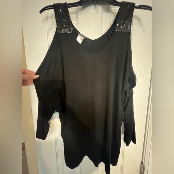 Black Venus cold shoulder top with sparkle straps. Size xl - Picture 2 of 2